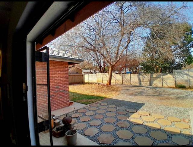 3 BEDROOM HOUSE FOR SALE IN CLUBVIEW